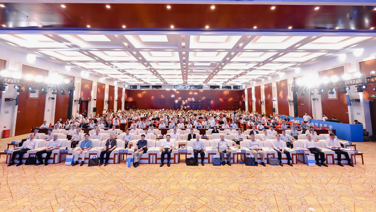 杜克泰克出席“2025中國油氣開發(fā)技術(shù)年會”分享聲波技術(shù)創(chuàng)新成果